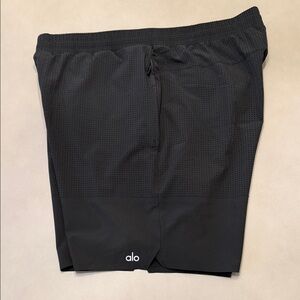 ALO Yoga Men's Black Athletic Shorts 9” length Liner